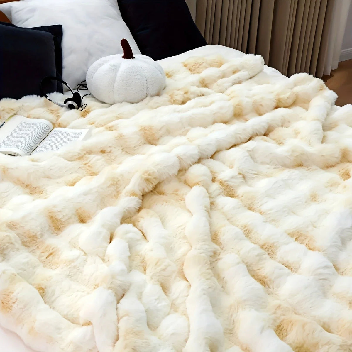Luxury Faux Rabbit Fur Bubble Blanket | Ultra Soft Cozy Throw for Bedroom & Living Room | 4lb Warm Knitted Fleece